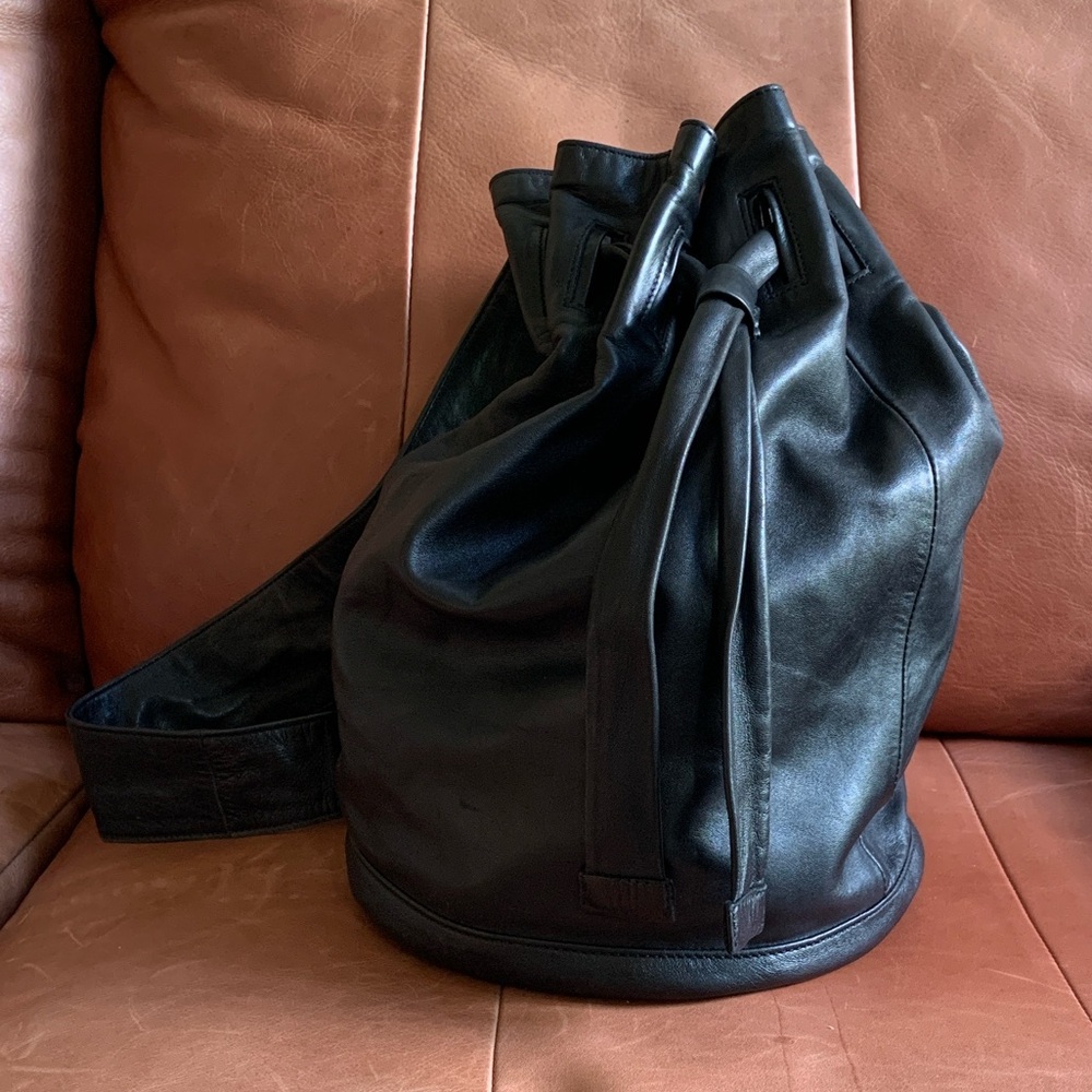 🖤Beautiful Buttery Soft Black Leather GUCCI Sling Bag🖤